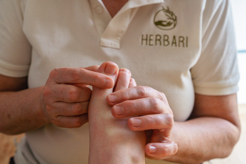 Nahaufnahme einer Fussreflexzonenmassage